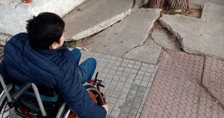 Falta de accesibilidad junto a un colegio en Jerez de la Frontera
