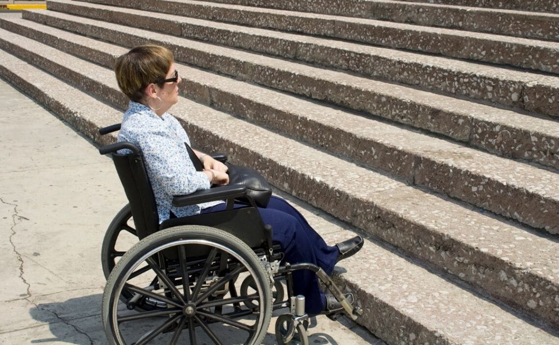 falta de accesibilidad Madrid negocios