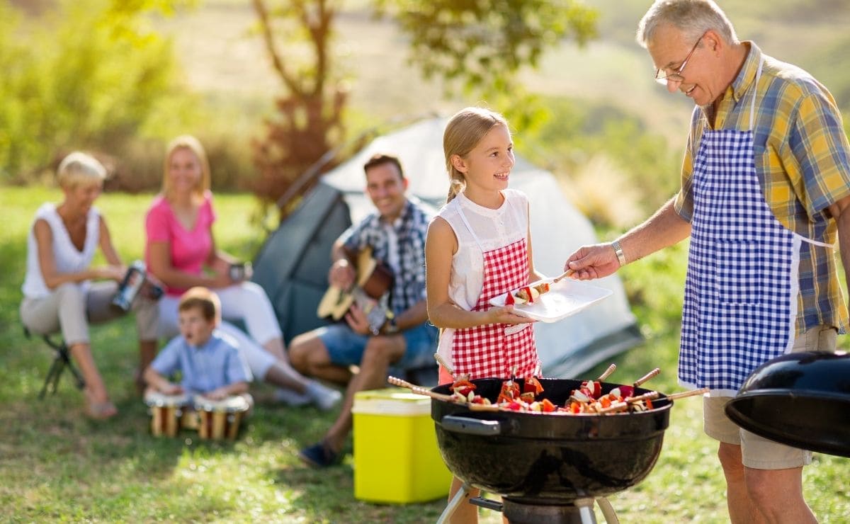 Disfruta de la barbacoa en familia sin cometer estos errores