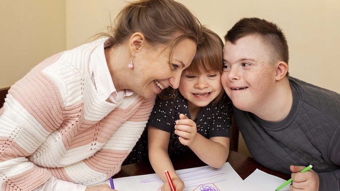 familia niños con síndrome de Down discapacidad