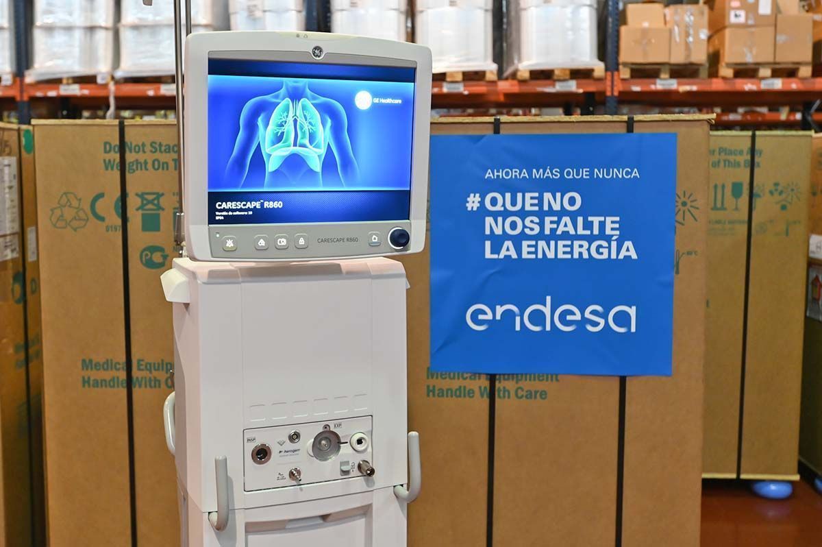 Endesa dona un centenar de respiradores y 300.000 mascarillas a Sanidad