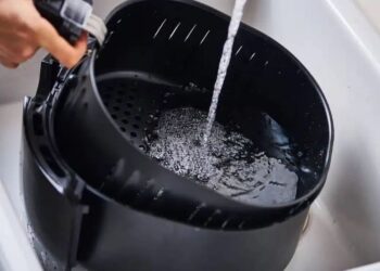 Trucos para limpiar la freidora de aire con bicarbonato