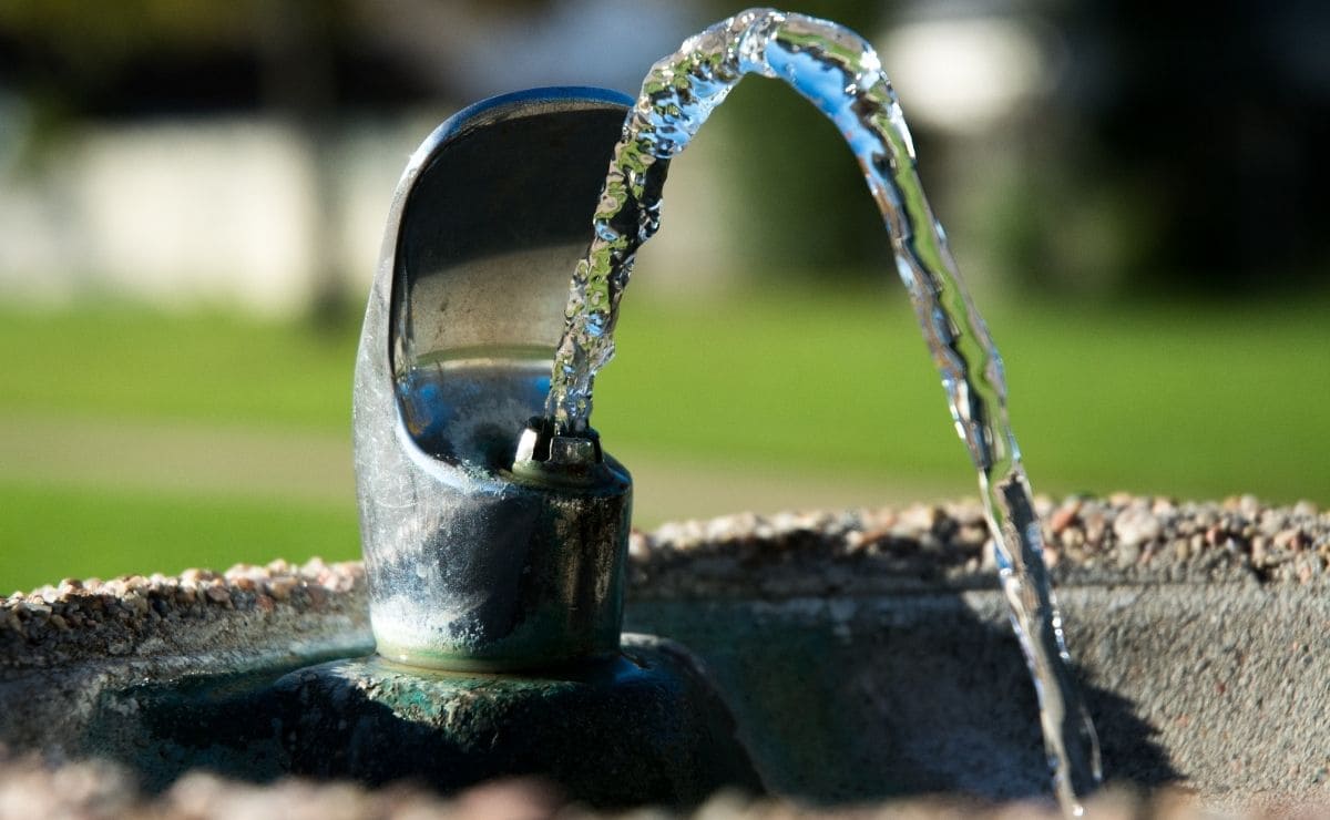 Fuente de agua potable accesibilidad