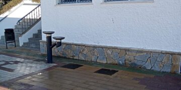 El Ayuntamiento de Rota instala nuevas fuentes accesibles para personas con discapacidad, pequeños y mascotas