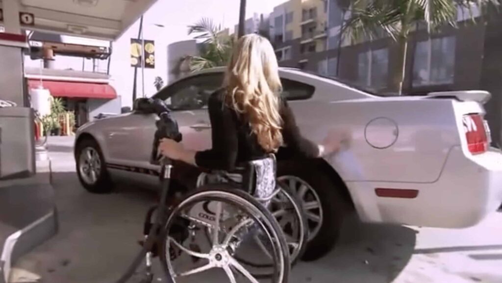 Un millón y medio de conductores con discapacidad pueden verse afectados por gasolineras desatendidas