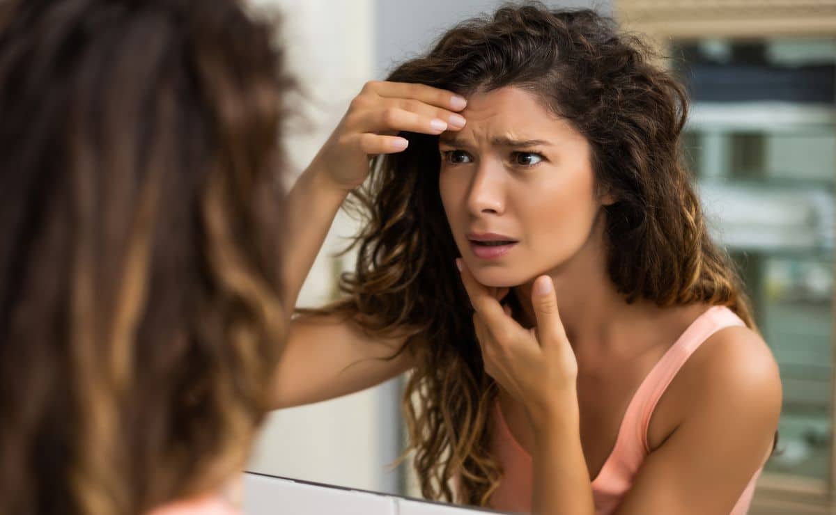 gimnasia facial tensión músculo cara rostro presión arruga ejercicio truco casero