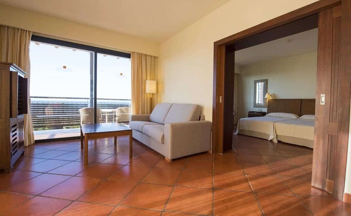 Habitación del Puerto Antilla Gran Hotel Islantilla, hotel que ofrece Viajes El Corte Inglés para personas mayores | Puerto Antilla Grand Hotel