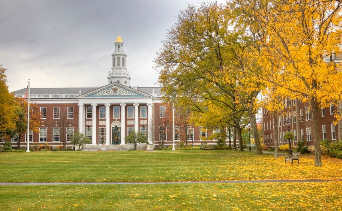 harvard universidad famosos conocidos estrellas actores políticos deportistas