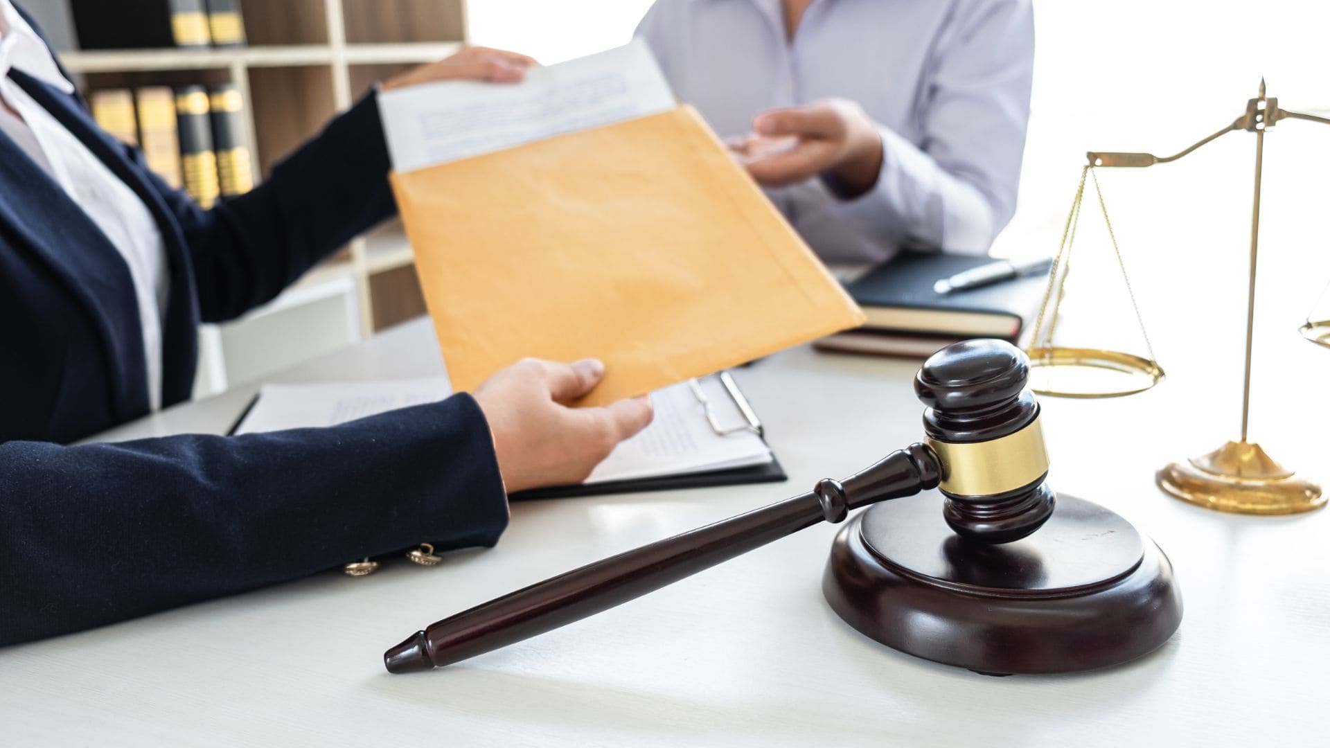 Notarios recuerdan el orden de herederos en una herencia