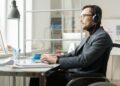 hombre con discapacidad trabajando pensiones discapacidad empleo