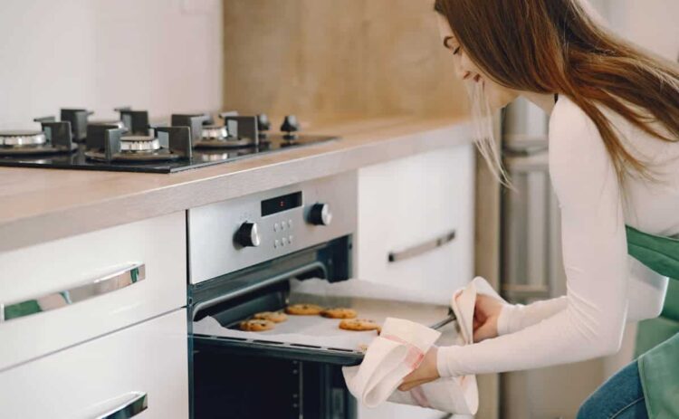 Aldi se pasa el juego de la limpieza con este accesorio para horno por tan solo 1 euro