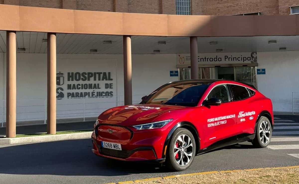 Pacientes del Hospital Nacional de Parapléjicos de Toledo probarán a conducir el nuevo Ford Mustang adaptado 100% eléctrico