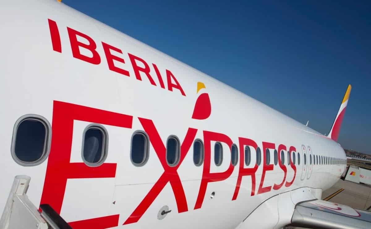 Iberia lanza vuelos baratos para España en su web