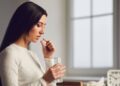 ibuprofeno medicamento pastilla riesgo cardiovascular corazón sangre salud agua