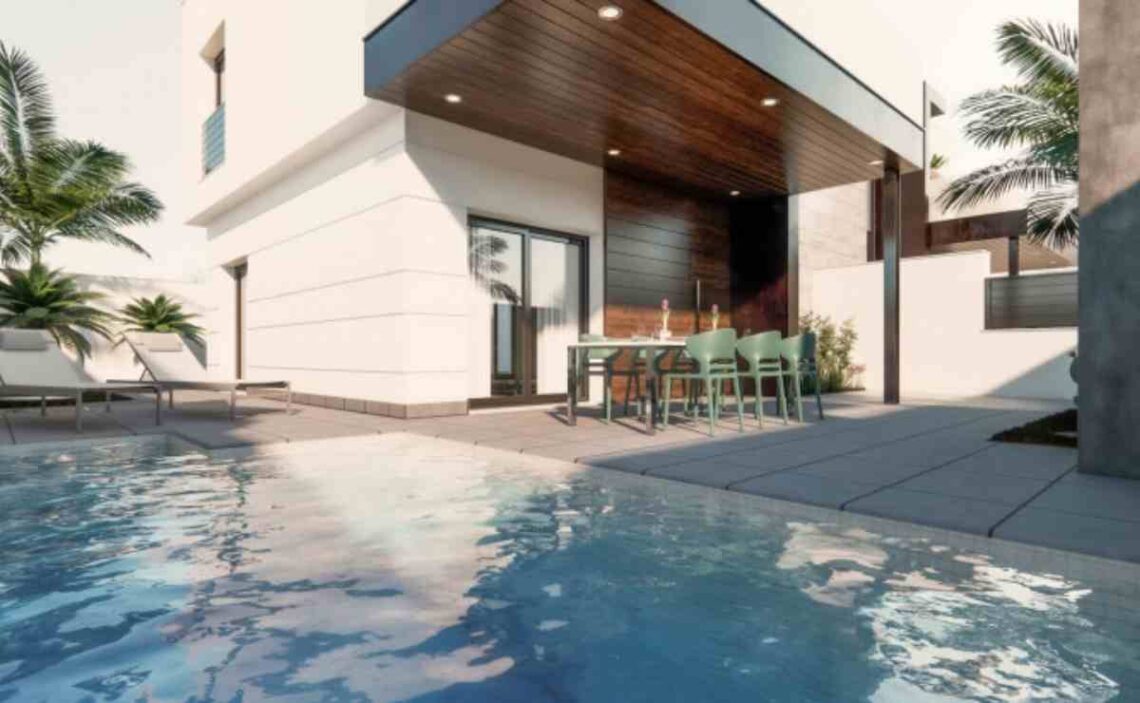 A la venta más de 60.000 chalets con piscina y jardín desde 50.000 euros en Idealista