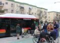 Las paradas de bus se adaptan a los discapacitados