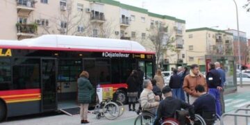 Las paradas de bus se adaptan a los discapacitados
