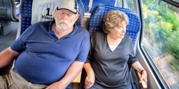 Pareja de personas mayores durante un viaje del IMSERSO turismo