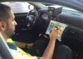 Guardia Civil prepara la multa para un trabajador que utiliza inhibidor de radares