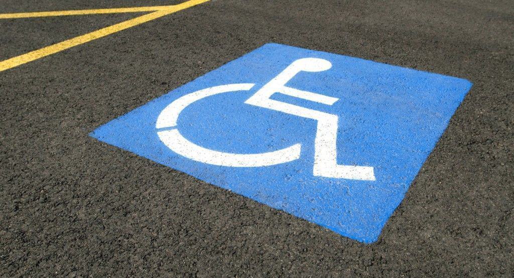 Crean un sistema para detectar vehículos mal aparcados en zonas reservadas para personas con discapacidad