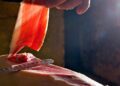 El jamón ibérico es uno de los alimentos preferidos por todos los españoles, pero hay que conocerlo a la perfección para saber cuál es mejor
