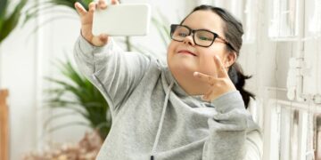Joven con síndrome de Down se realiza un selfie