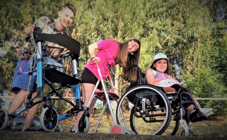 Jóvenes con discapacidad en un campamento inclusivo