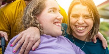 Jóvenes con discapacidad que se pueden beneficiar de la atención especializada y gratuita de personas con discapacidad que ofrece la Comunidad de Madrid