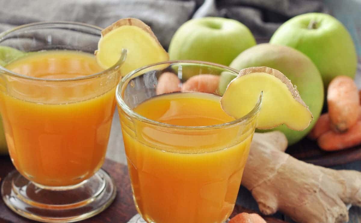 El jugo de manzana y jengibre para la digestión