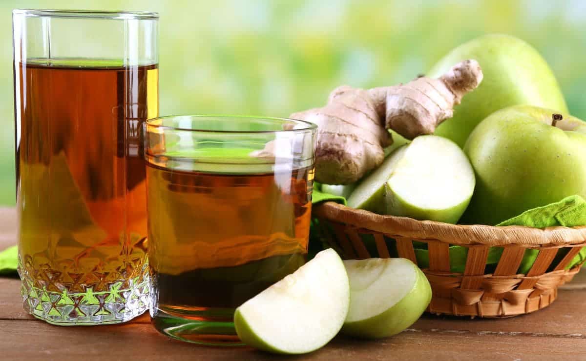 El jugo de manzana y jengibre para la digestión
