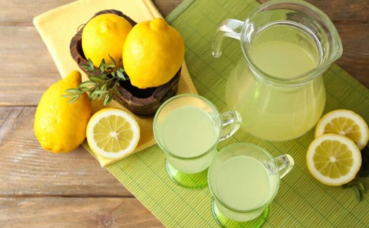 Qué es y qué beneficios tiene el jugo de limón concentrado./ Foto de Canva