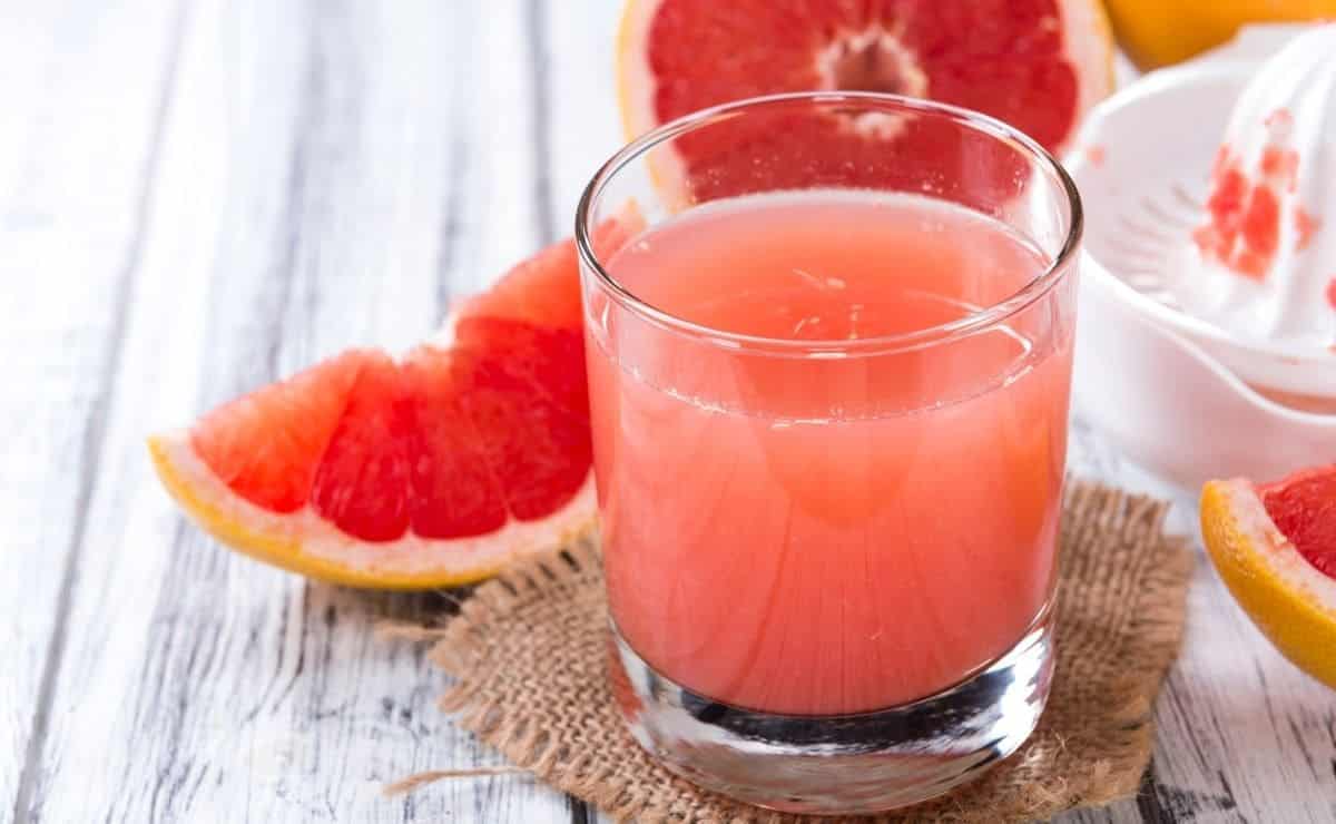 El jugo de pomelo tiene muchos beneficios para la salud