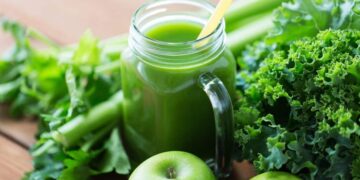 jugo verde alimento natural hortaliza fruta flora intestinal microbiota