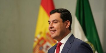 Juanma Moreno, presidente de la Junta de Andalucía, en una rueda de prensa