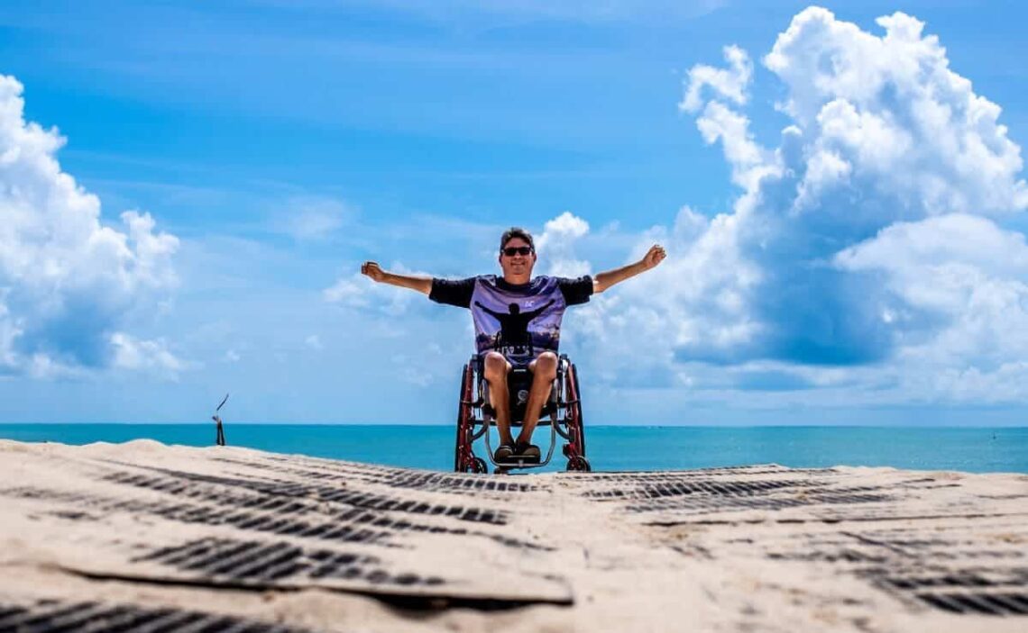 La Junta de Andalucía lanza una guía de turismo accesible para personas con discapacidad