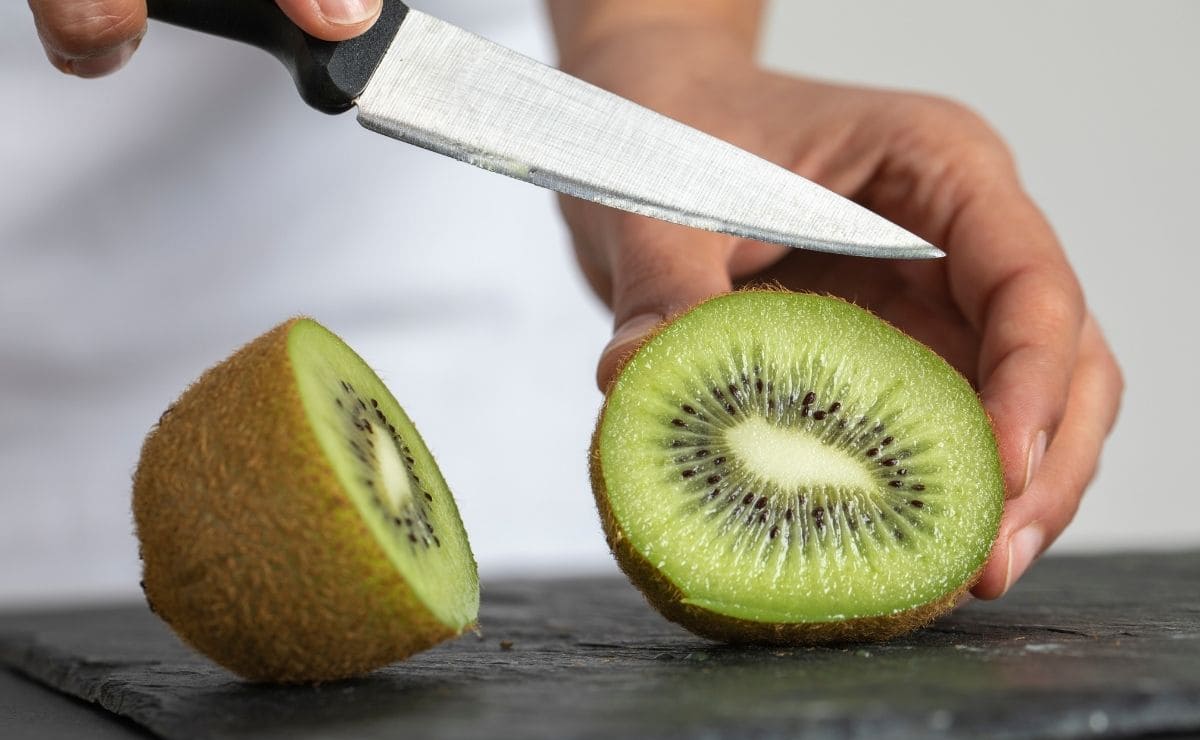 El kiwi es un alimento rico en vitamina C que ayudar al sistema inmune