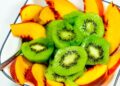 kiwi y melocoton frutas baja azucar