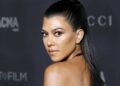 Ejercicio físico de Kourtney Kardashian para glúteos y piernas