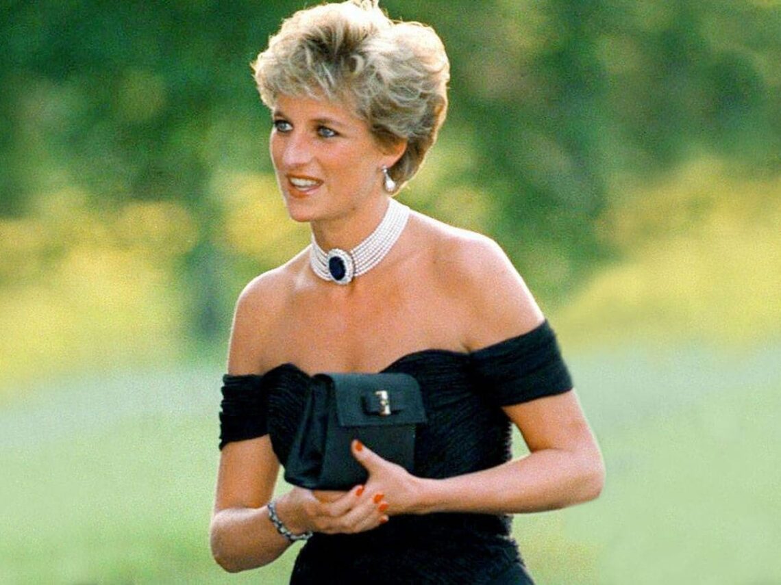 Salen a subasta las valiosas joyas que Lady Di lució antes de su muerte en 1997