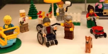 LEGO acoge una iniciativa social creando su primera figura en silla de ruedas