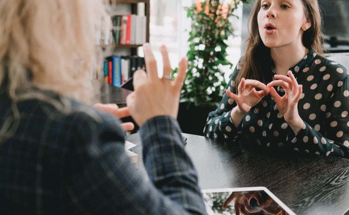 CERMI Madrid y FeSorCam aplauden la mejora de la accesibilidad en la atención a las personas sordas en la Comunidad de Madrid