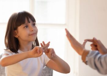 La Fundación CNSE lanza una web para explicar la Convención sobre los Derechos del Niño en lengua de signos española