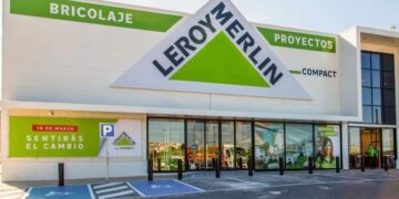 La lámpara plafón con luz LED de Leroy Merlin a precio rebajado
