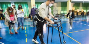 Pacientes con lesión medular de Parapléjicos probarán un robot híbrido que les ayudará a mejorar su movilidad