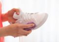 Con este remedio casero podrás recuperar el blanco de tus zapatillas