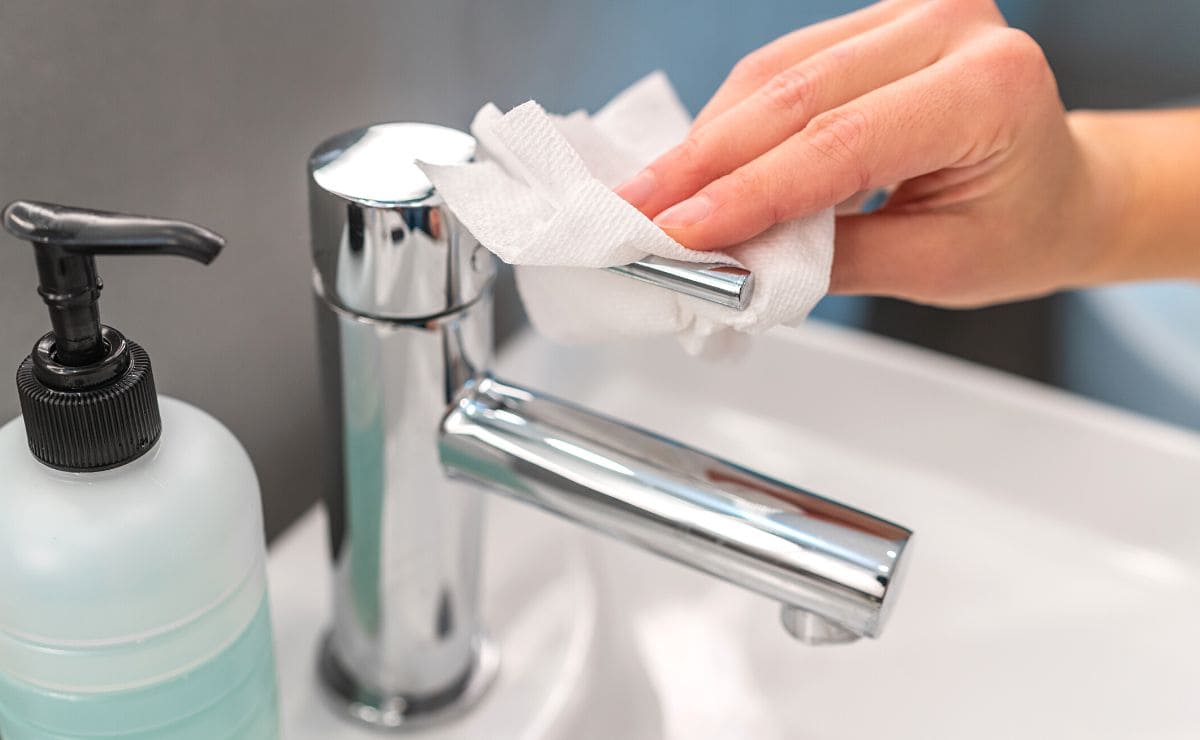 El limpiador de baños de Mercadona que arrasa con las bacterias y solo  cuesta 1,50 euros