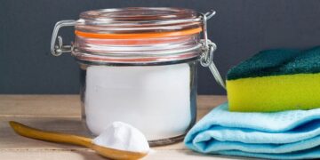 El truco de limpieza con bicarbonato para la freidora de aire