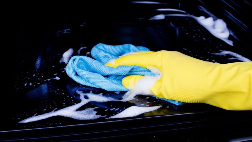 Así puedes limpiar el horno con bicarbonato en cuestión de minutos