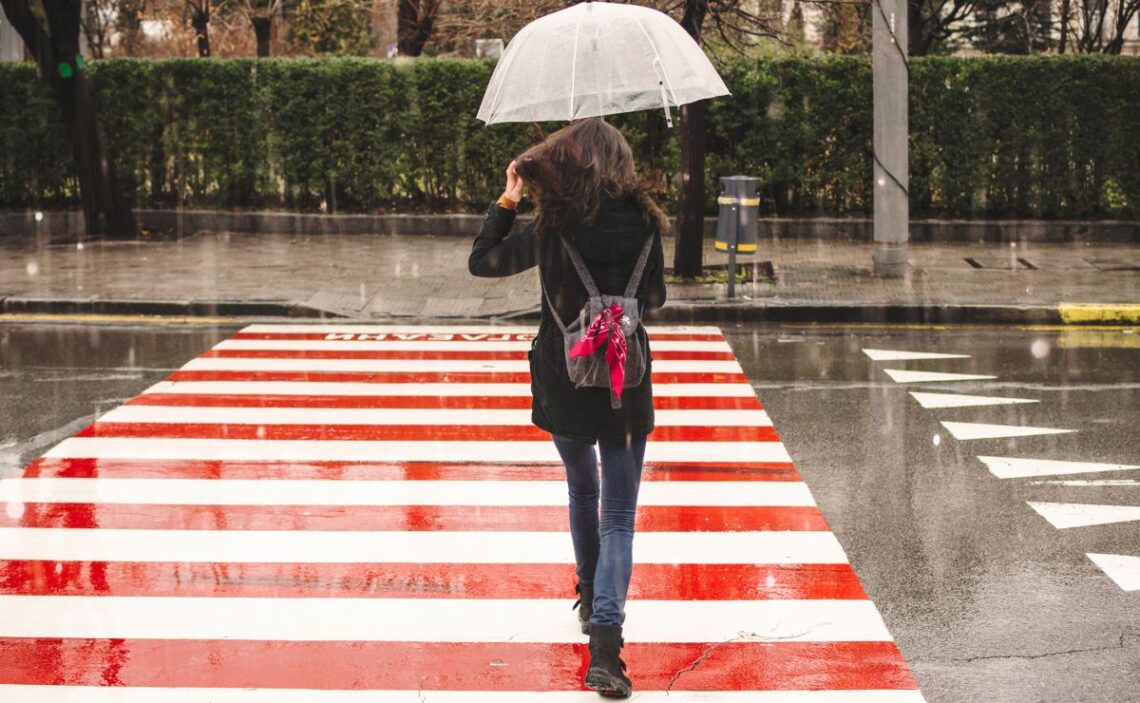 Salpicar a un peatón tiene multa: esto es lo que tendrás que pagar (CANVA)