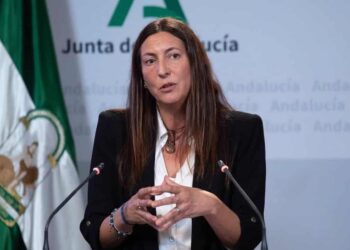 Loles López señala la ayuda a domicilio como un servicio esencial para las personas mayores